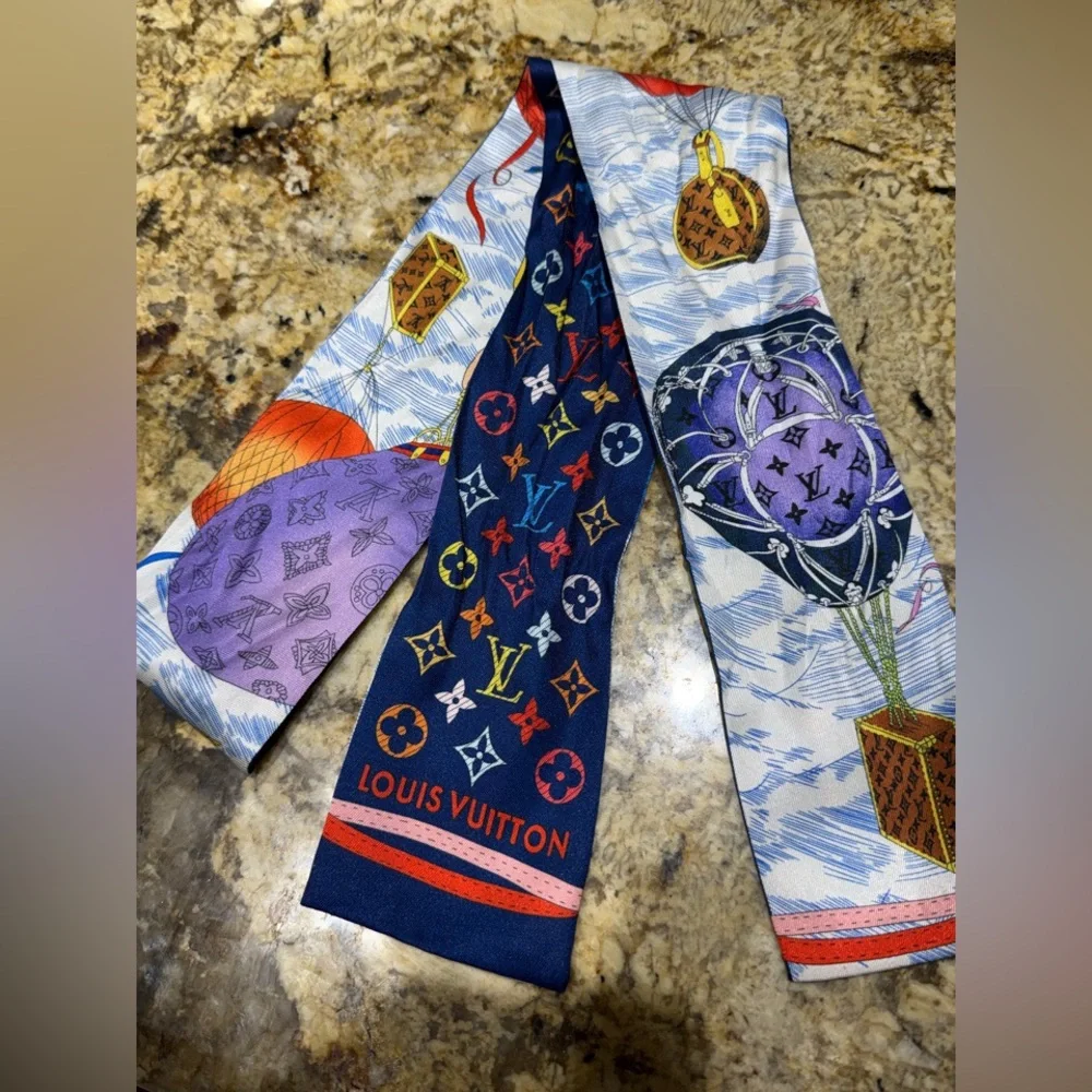 EUC LOUIS VUITTON TWILLY SMALL SCARF VIVIENNE - Picture 9 of 11